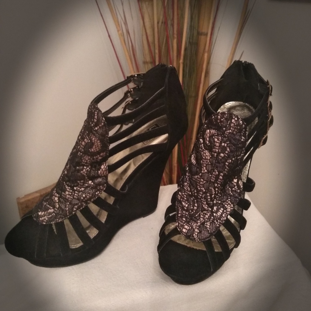 🌺 Wedge Shoes